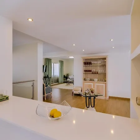 דירה Vila Marina - Luxurious - Sea View וילהמורה
